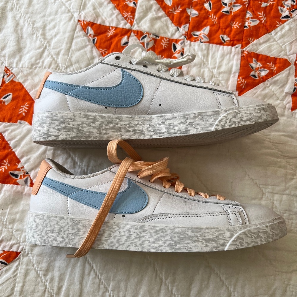 Nike Blazer Low LE 'Psychic Blue' retro women’s sneaker blue peach